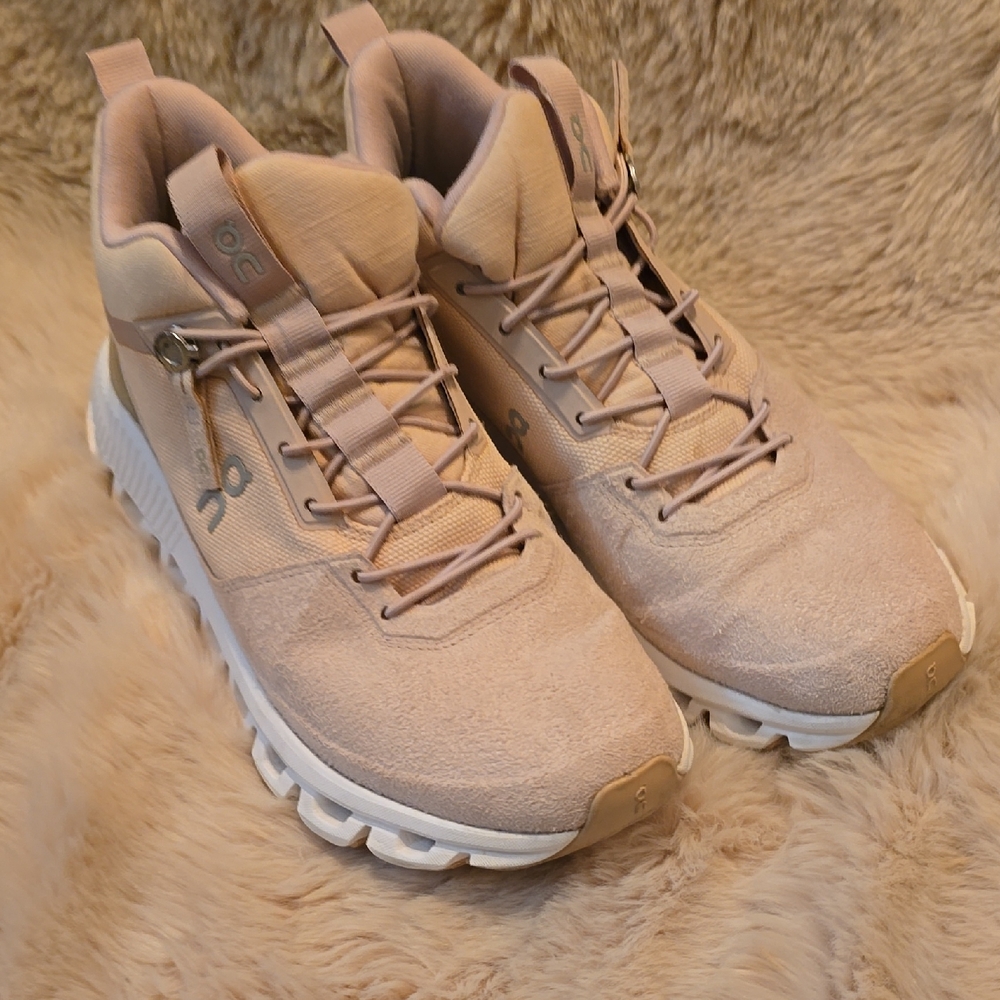 On Running Women's Light Beige/Tan Cloud Sneaker Boots